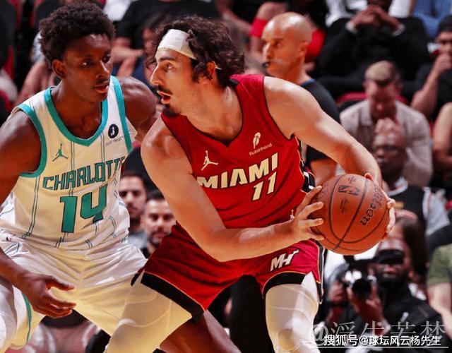 克尼普尔半场砍下17分,三分手感火热命中三记外线 克尼普尔半场砍下17分,三分手感火热命中三记外线